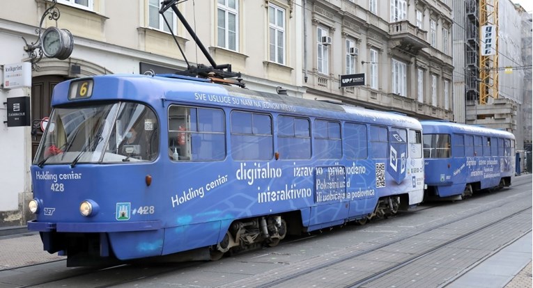 Muškarac u Zagrebu sjeo na spojnicu između tramvajskih vagona, završio je u bolnici