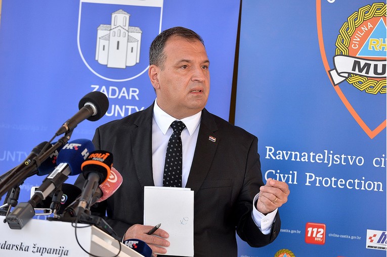 Beroš novinarima na presici: Preblizu ste jedni drugima, malo se razmaknite