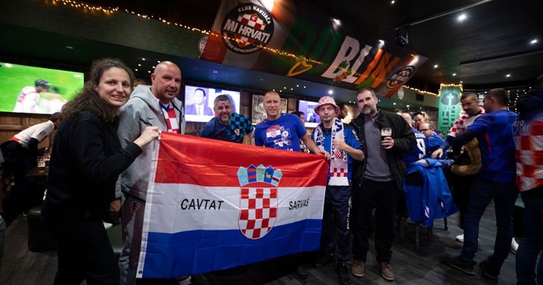 FOTO Hrvatski i škotski navijači druže se i zajedno piju u Glasgowu