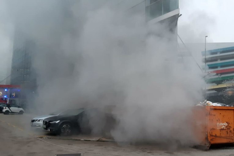 VIDEO Požar u zgradi na zagrebačkoj Radničkoj, zaposlenici evakuirani