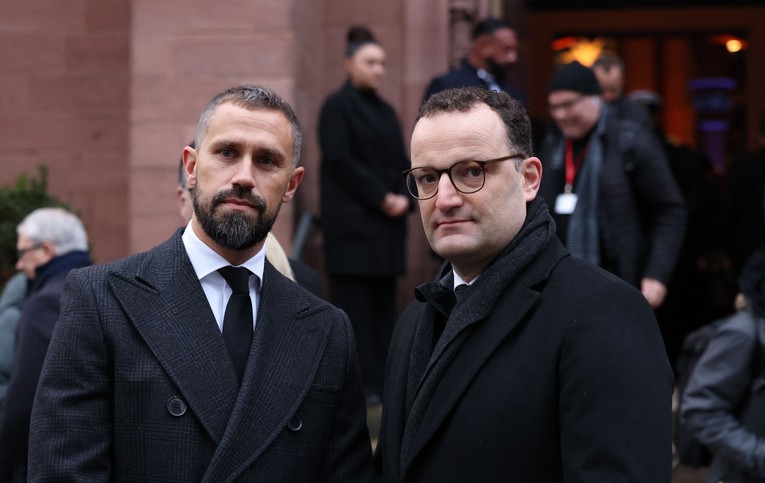 Njemački političar s mužem dobio sina preko surogat majke. "Mora otići"