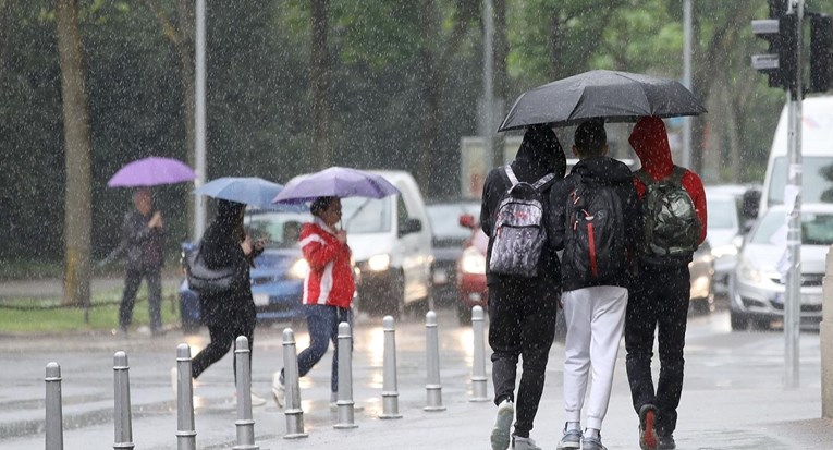 HAK: Kolnici mokri i skliski