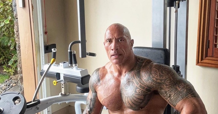 The Rock objavio video iz teretane, a svi komentiraju jedan detalj: "Što ti je?"