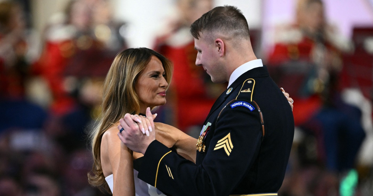 Melania zaplesala s mladim vojnikom, njezin osmijeh postao hit na društvenim mrežama