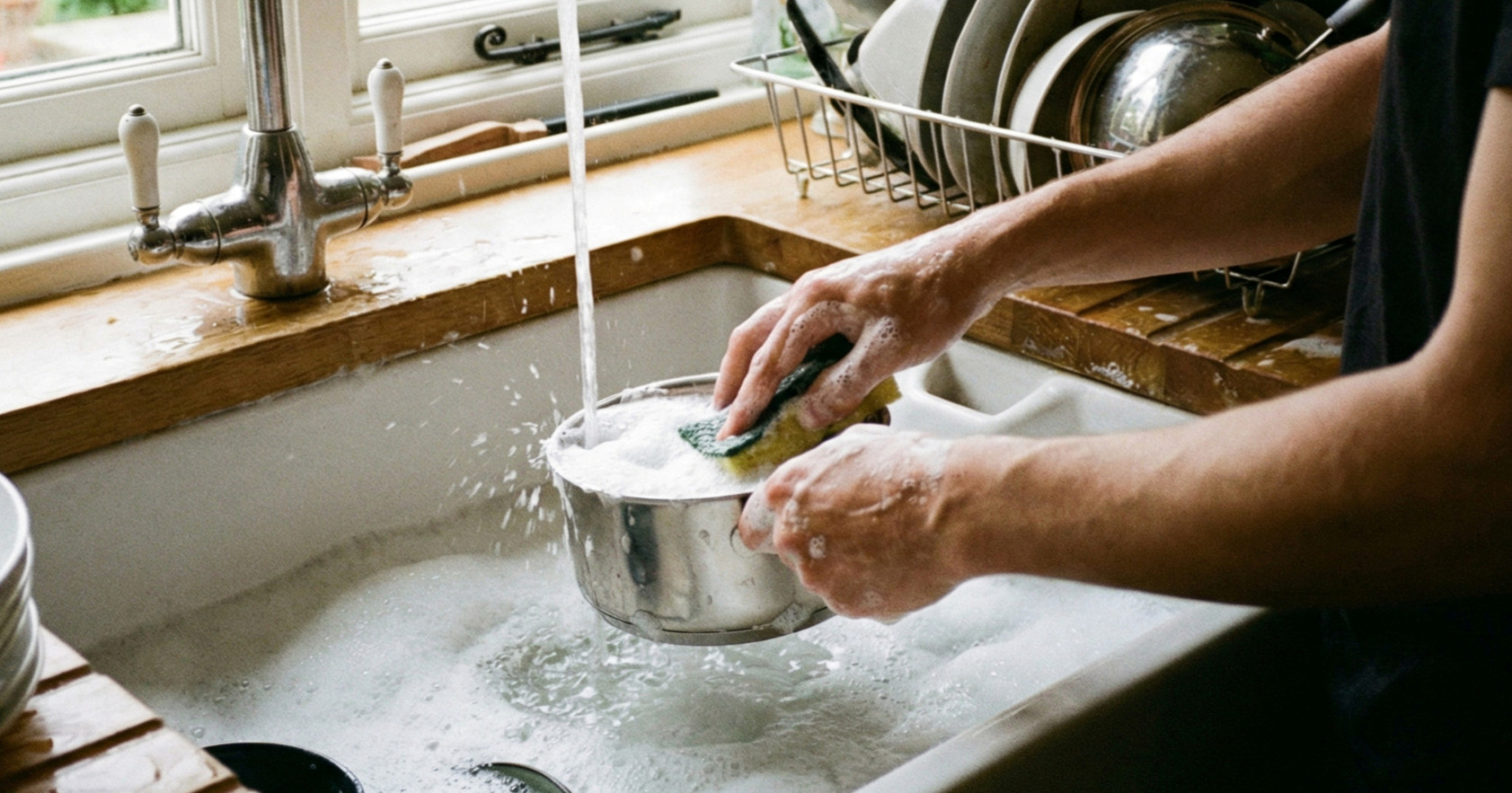 Kako si olakšati ručno pranje suđa? 10 savjeta s Reddita