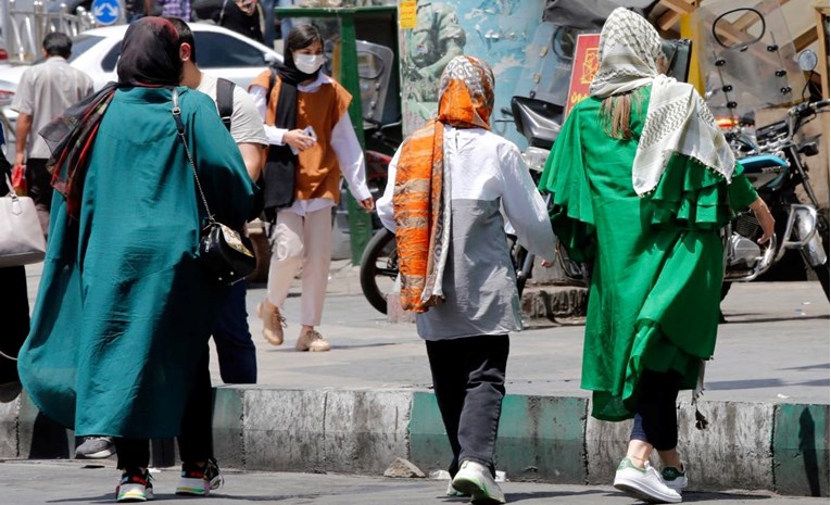 Iran postavlja kamere na javnim mjestima: "Želimo pronaći žene koje ne nose hidžab"