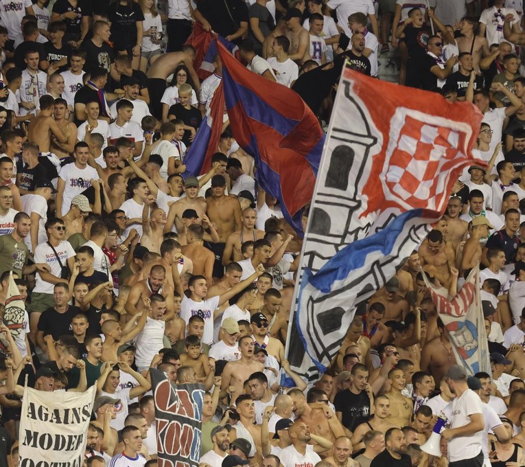 Pogledajte kako je Torcida ispratila igrače Hajduka nakon potopa