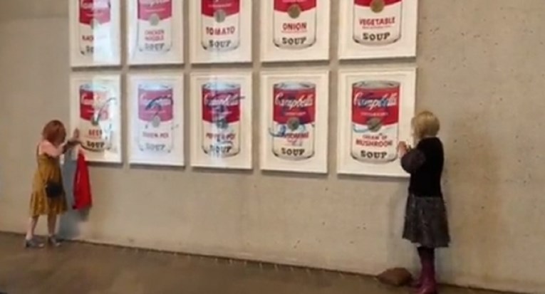 VIDEO Klimatski aktivisti zalijepili se za Warholovu sliku
