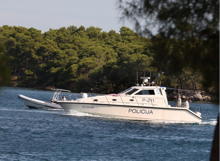 Splitska policija u tjedan dana kaznila 17 osoba, glisirale su preblizu obale
