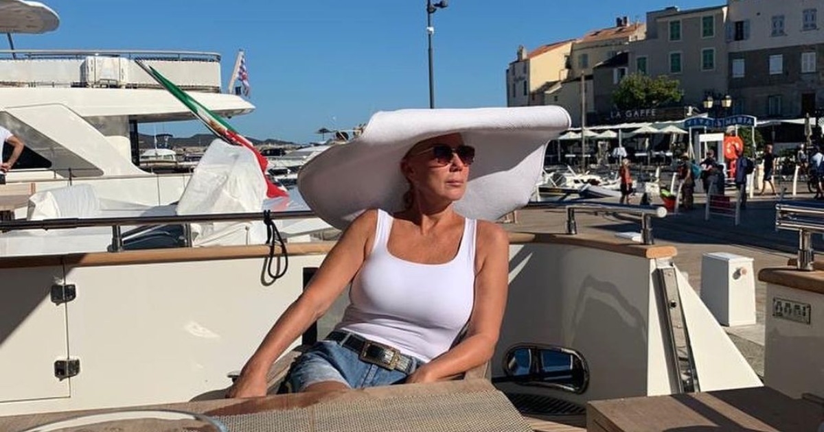 Lepa Brena prvi put pokazala jahtu koju je navodno platila 6 milijuna eura