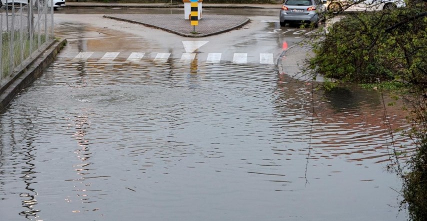 Kiša u Hercegovini poplavila kuće i ceste, u Neumu stao promet