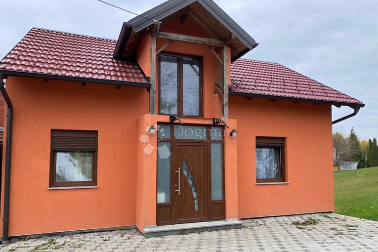 Na prodaju potpuno renovirana kuća s bazenom u Kupljenovu