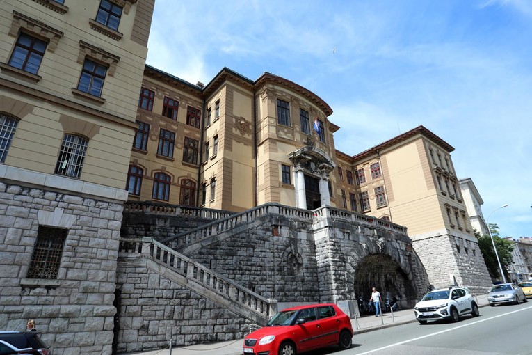 Višestruki obiteljski nasilnik u Rijeci pušten uz mjere opreza. DORH se žalio