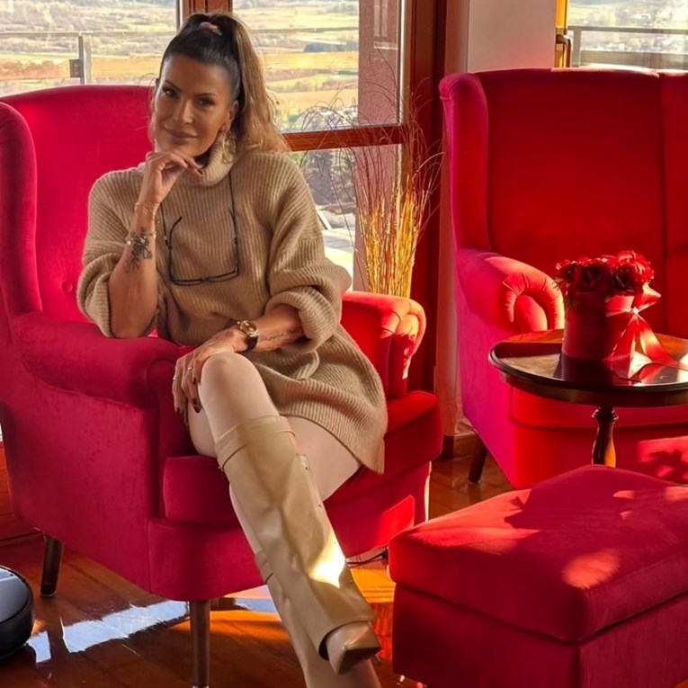 Ana Sasso (62) pozirala u kupaćem, komplimenti se samo nižu