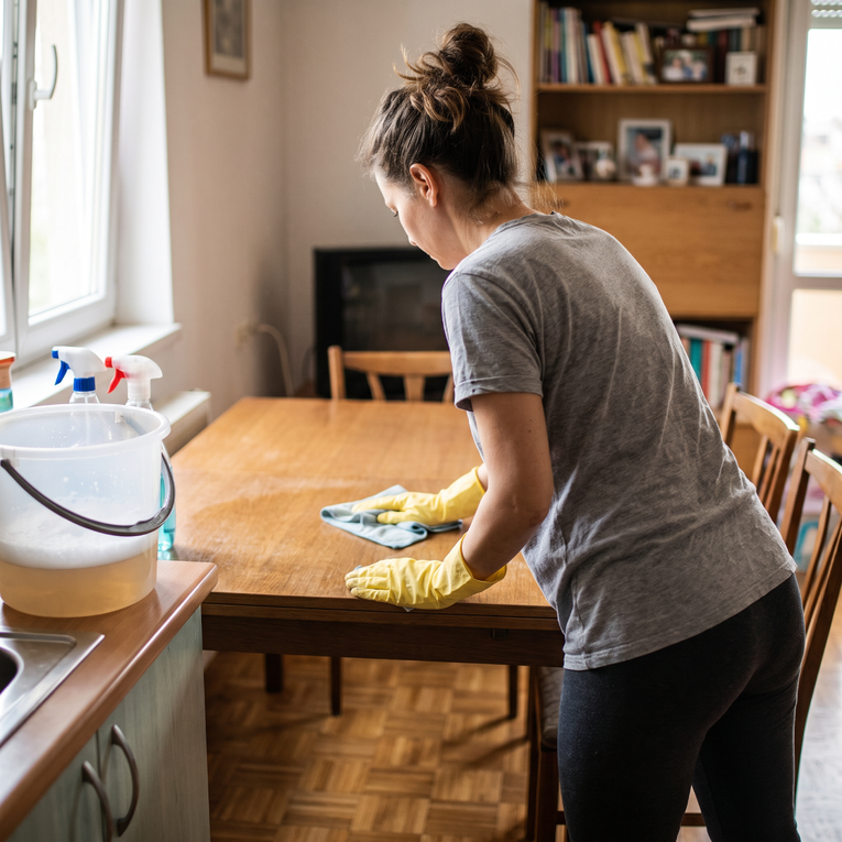 Žena čistila stanove na crno pa zaradila 50 €. Sud ju kaznio, mora platiti 1327 €