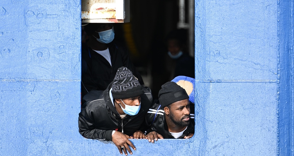Italija helikopterom spasila 32 migranta s pustog otoka