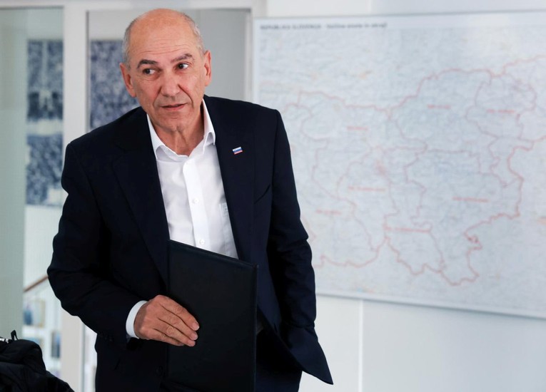 Janša potpisao koaliciju. "Izvući ćemo Sloveniju iz močvare"