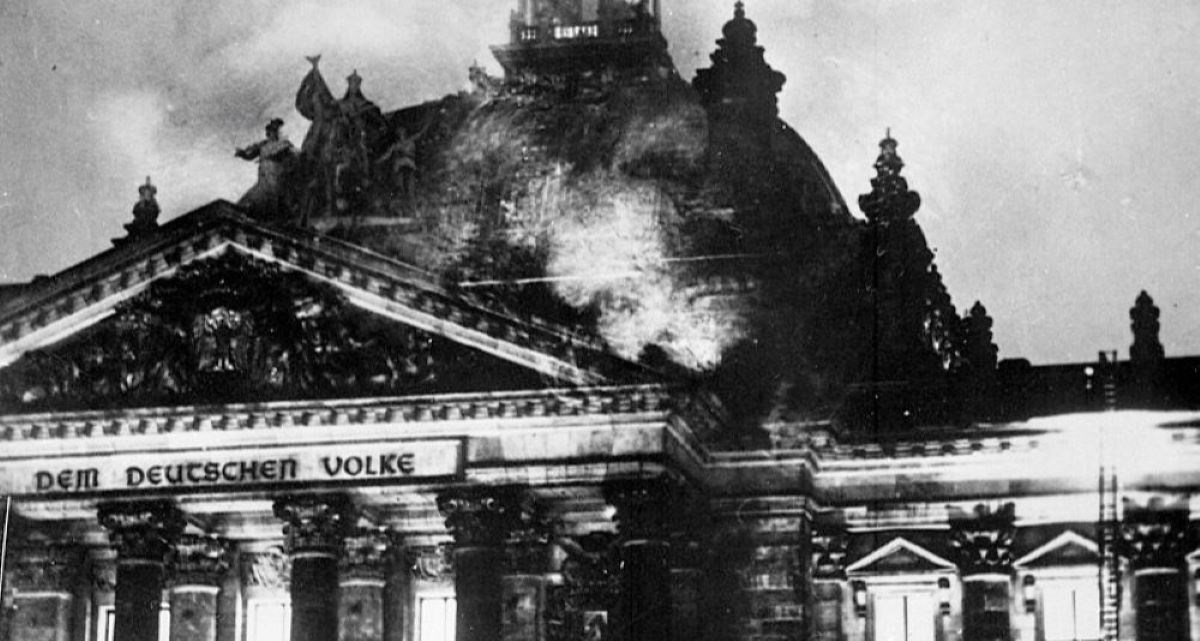 Tog dana izbio je požar u parlamentu. Nacisti su iskoristili priliku