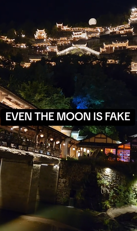 Turistica razočarana selom u Kini: "Čak im je i Mjesec fejk"