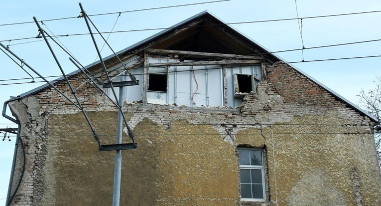 U Sisku provaljuju u stanove koji su teško oštećeni u potresu
