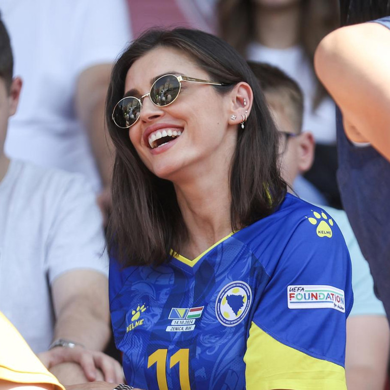 Supruga Edina Džeke odabrala jedne od najtraženijih New Balance tenisica
