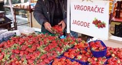 Na Dolac su stigle vrgoračke jagode, kupce iznenadila visoka cijena