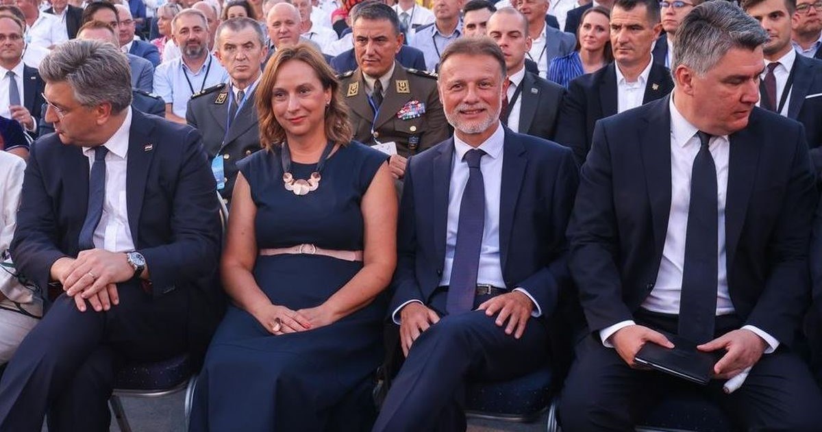 Jandroković i žena sjedili su između Plenkija i Milanovića, njihova lica sve govore