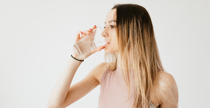 Je li sigurno piti gaziranu vodu svaki dan? Evo što kaže nutricionistica