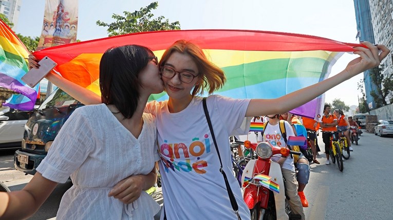 Vijetnamske vlasti: LGBT osobe nisu bolesne, ne mogu se i ne smiju "liječiti"