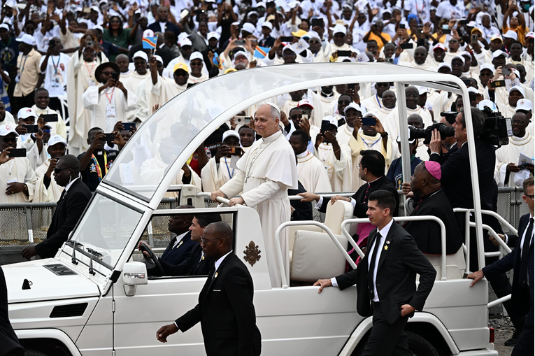 Papa Angolcima: Izgradite zemlju u kojoj će stare podjele biti zauvijek prevladane