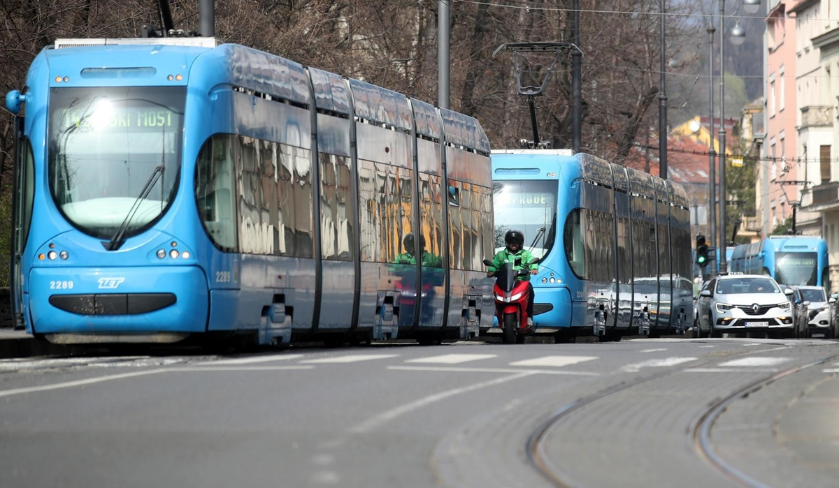 Ne voze tramvaji od Draškovićeve do Vukovarske. Teretno vozilo oštetilo žicu