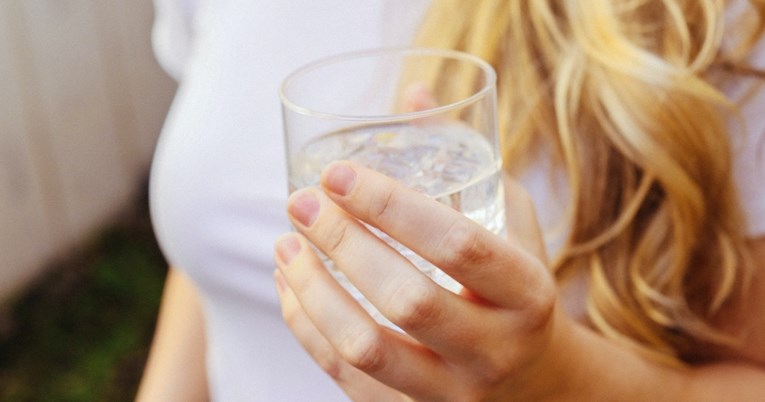 Tri simptoma koja mogu biti uzrokovana pijenjem tvrde vode