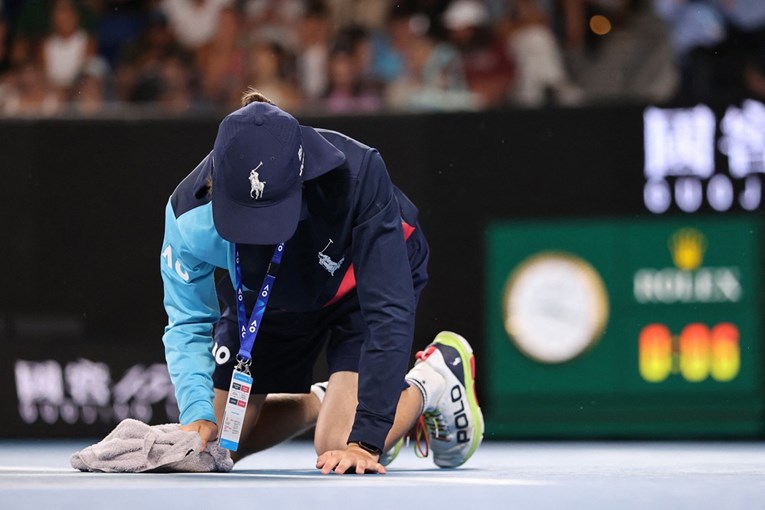 Rade 8 sati i do kasno u noć, a nisu plaćeni. Teniska legenda: Dajte im džeparac
