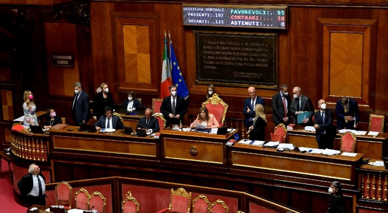 Raspisuju se prijevremeni izbori u Italiji, predsjednik raspustio parlament