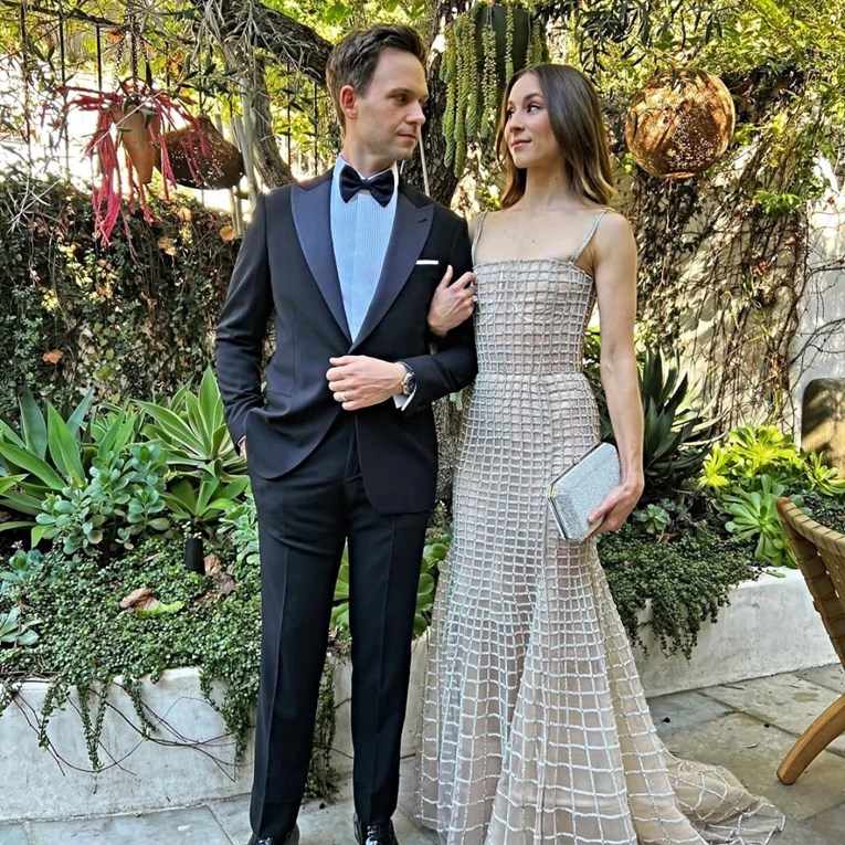 Patrick J. Adams objavio golu fotku supruge za njezin rođendan