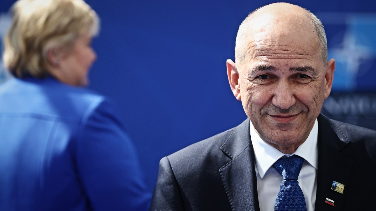Janšina stranka ima stabilan rejting, najpopularniji političar je predsjednik Pahor