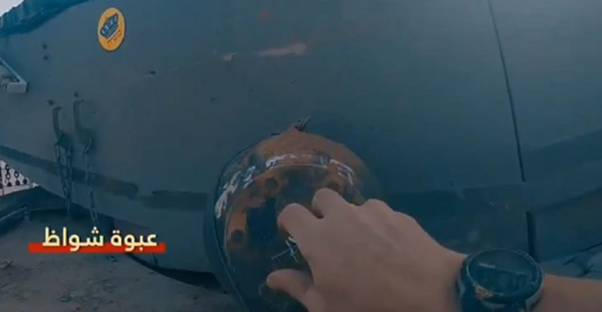 Hamas objavio snimku: Borac izlazi iz tunela, stavlja eksploziv na tenk i bježi nazad