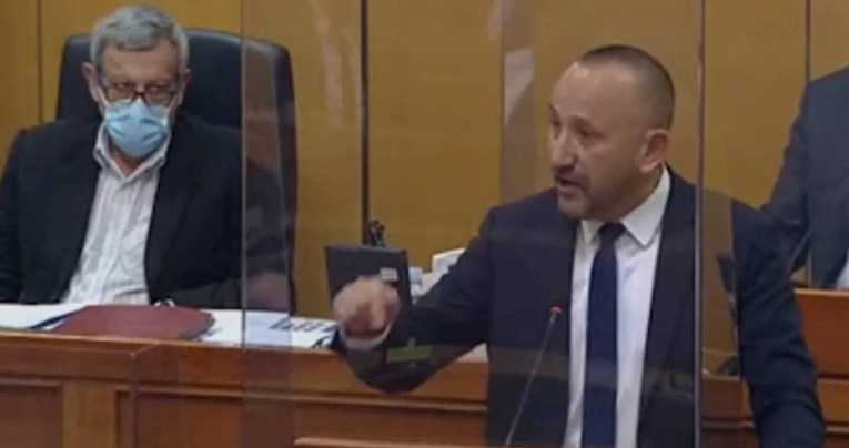 VIDEO Zekanović desničarima: Cjepivo spašava, zbog vas ljudi idu na respiratore