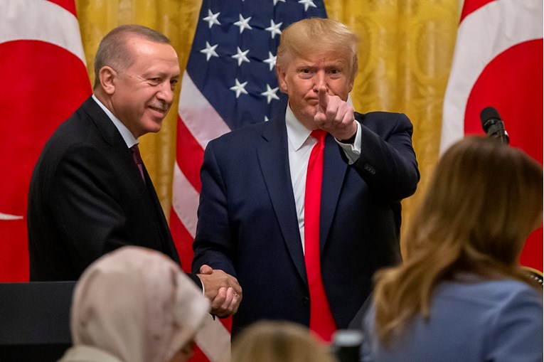 Trump rekao Erdoganu da strani čimbenici kompliciraju situaciju u Libiji
