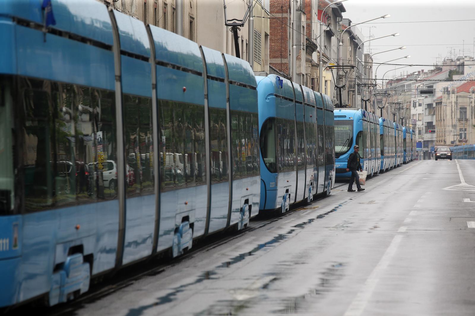 Veliki zastoj ZET-ovih tramvaja zbog nepropisno parkiranog vozila na Maksimirskoj