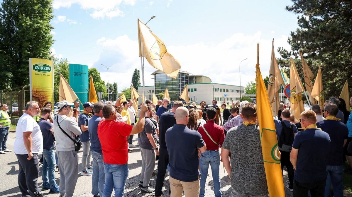 Sindikati došli ispred Fortenove. "Nema više bedaka koji bi radili za minimalac"