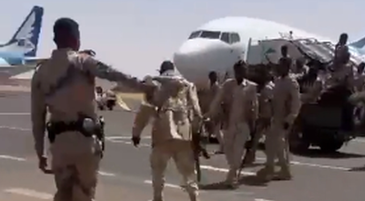 VIDEO Puč u Sudanu, traju borbe, čuju se eksplozije i pucnjava. Kaos u glavnom gradu