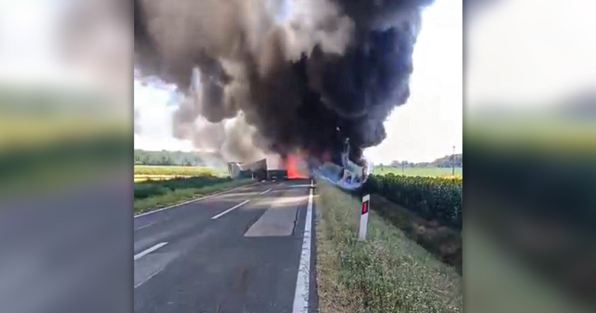 FOTO Kamion i traktor s dvije prikolice se sudarili pa zapalili. Jedna osoba mrtva