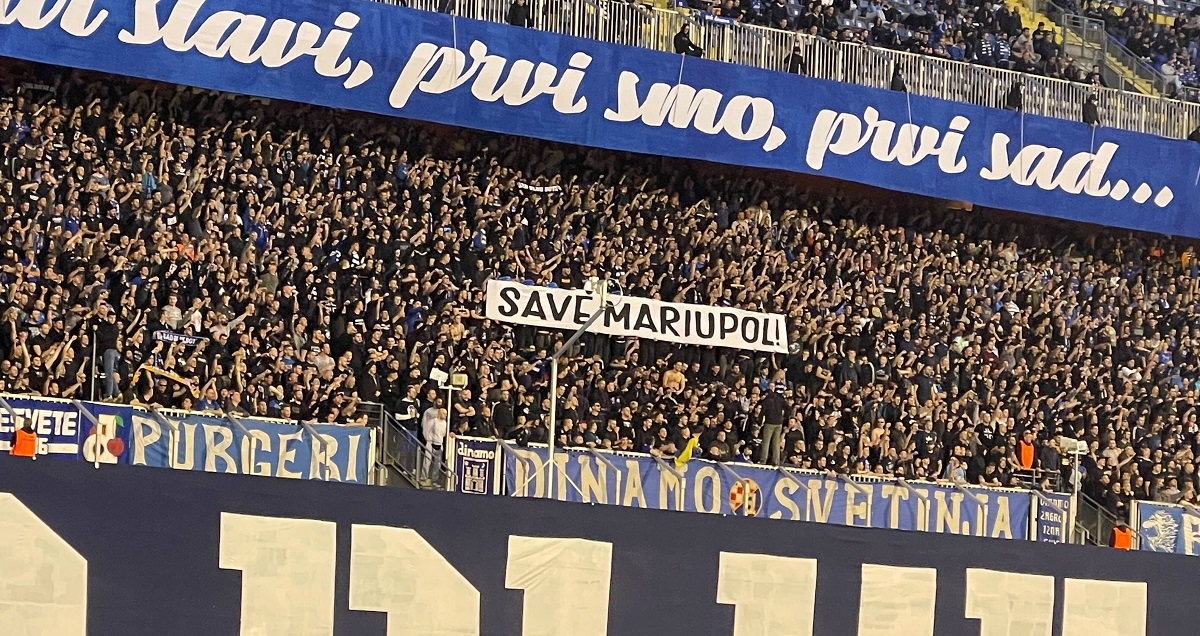 Boysi opet skandirali Ukrajini, posvetili transparent Mariupolju