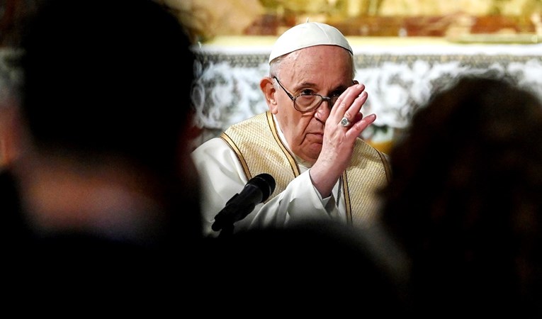 Papa na molitvenom maratonu: Novac za oružje treba dati za istraživanja pandemija