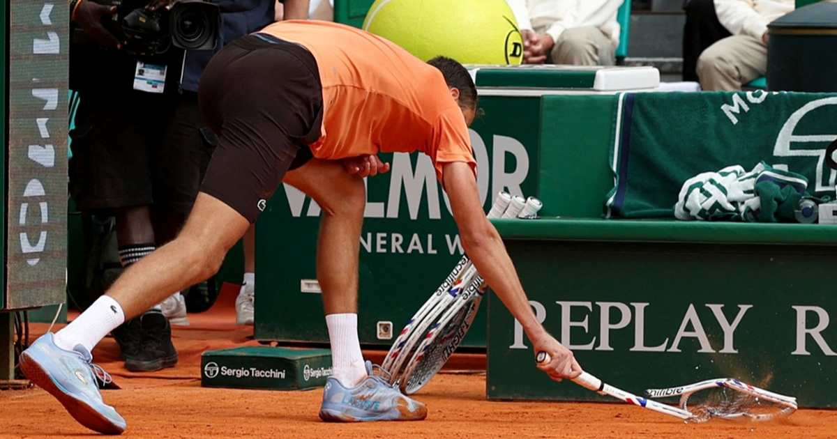 Pogledajte ludilo Medvedeva. Strgao reket, bacio ga u smeće i izgubio 6:0, 6:0