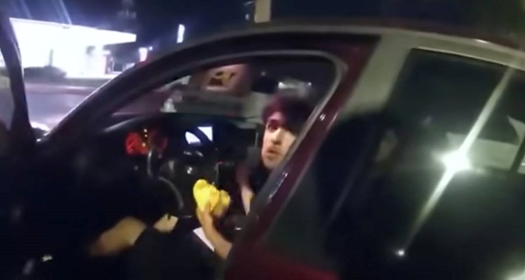 VIDEO Policajac u SAD-u upucao tinejdžera parkiranog ispred McDonald'sa