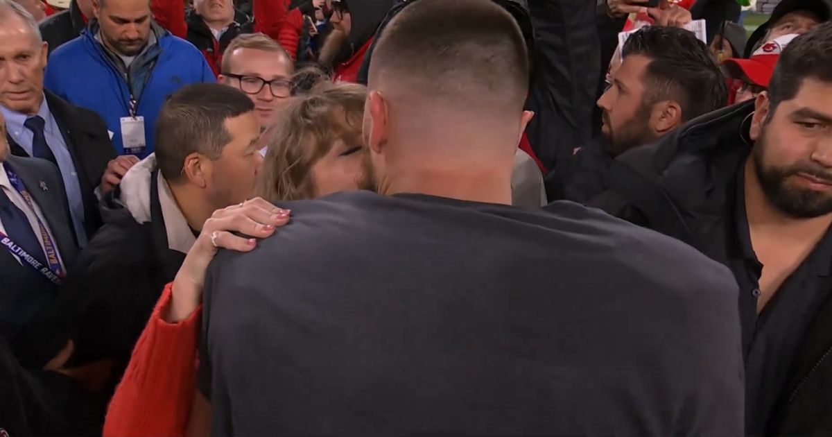 Taylor Swift i Travis Kelce izmjenjivali nježnosti nakon ulaska u Super Bowl