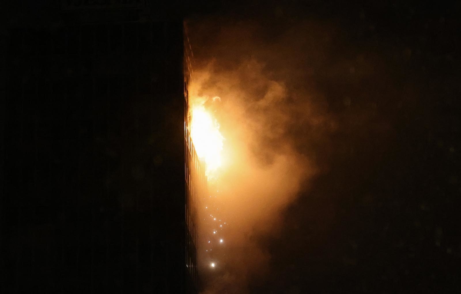 VIDEO Vatrogasci povučeni iz nebodera Vjesnika. "Opasnost je velika"