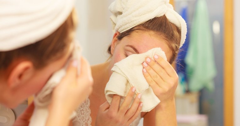 Evo zašto nikada ne biste trebali brisati lice ručnikom